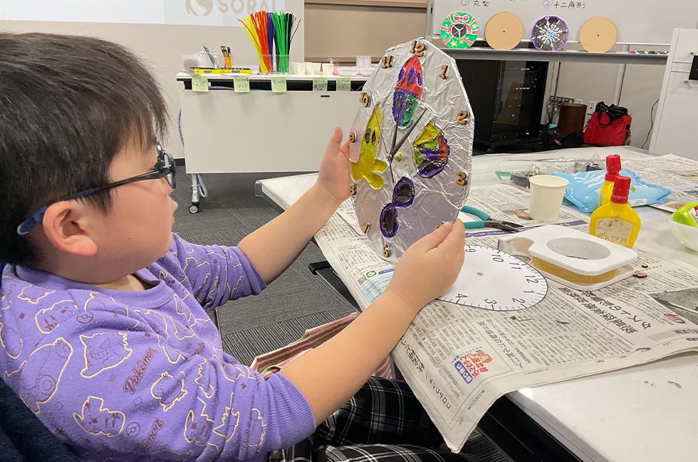 キラキラしたオリジナル時計を作ろう