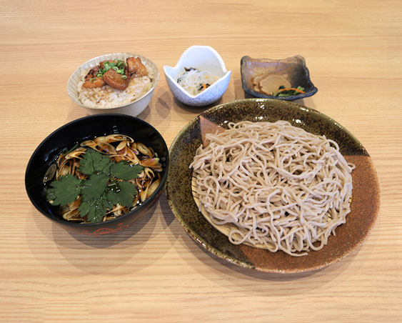 温かいつけ蕎麦とミニ焼き鳥丼セット